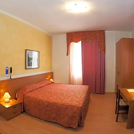 Ξενοδοχείο Pinamonte 3*