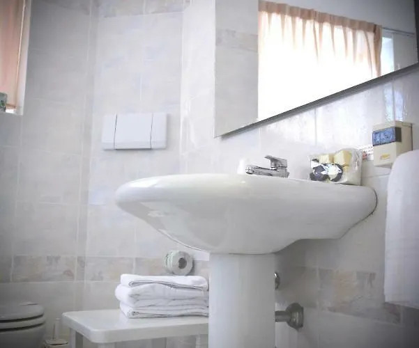 ホテル Pinamonte コステロマーノ